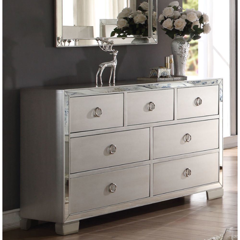 Voeville II Seven Drawer Dresser in Platinum